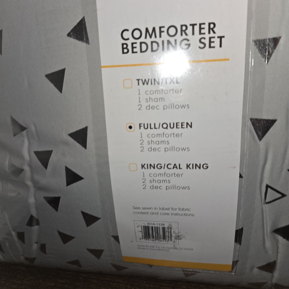 Modern Geometric Gray Comforter Set
